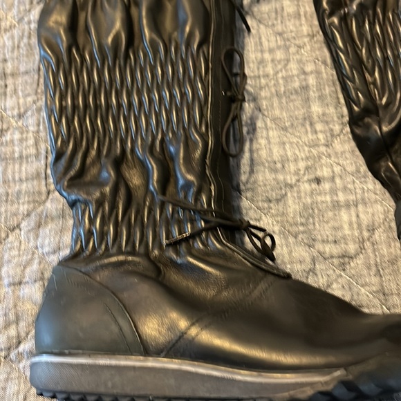 Sorel snow boots like new - Picture 4 of 9